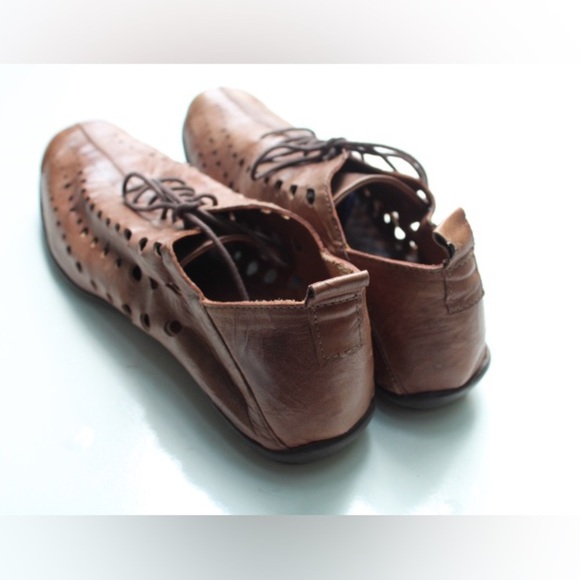 J. Renee leather sneakers - Picture 5 of 12